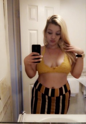 Evelise call girls in Norwich CT